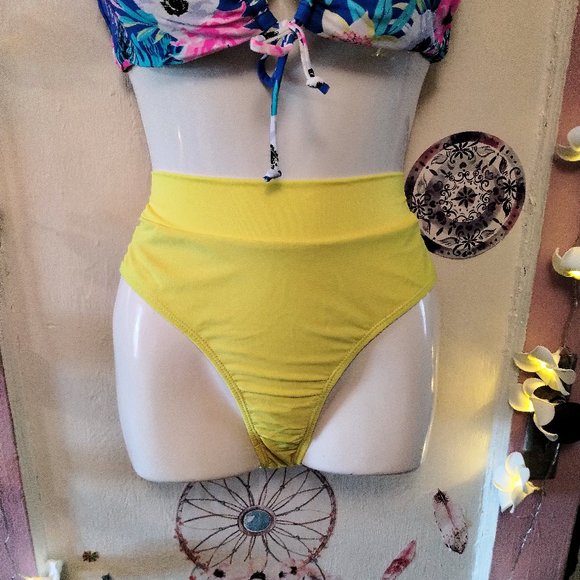 Mstuming (S) Floral Bikini - Picture 4 of 8